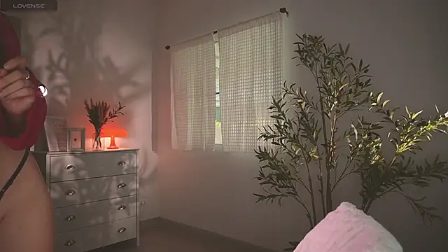 Snapshot of lanabosch chatting on July 10, 2026, 12:21 am lanabosch online show from July 10, 2026, 12:21 am