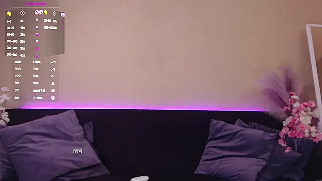 anna chatstrip online show from November 1, 2025, 12:21 pm