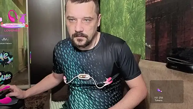 Snapshot of DanielOhCool chatting on October 14, 2025, 7:31 am DanielOhCool online show from October 14, 2025, 7:31 am