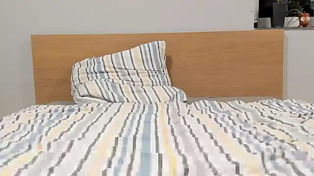 Snapshot of BritttanyBrix chatting on October 14, 2025, 9:36 pm BritttanyBrix online show from October 14, 2025, 9:36 pm