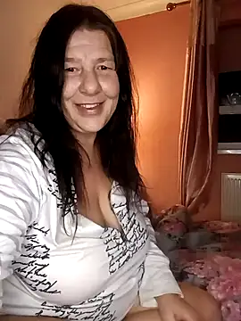 Leanne43 online show from February 16, 2026, 3:27 am