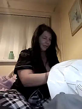 Snapshot of Leanne43 chatting on March 13, 2025, 8:32 pm Leanne43 online show from March 13, 2025, 8:32 pm