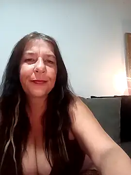 Leanne43 online show from December 13, 2025, 8:04 pm