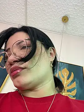 valerie lya online show from November 3, 2025, 8:01 pm