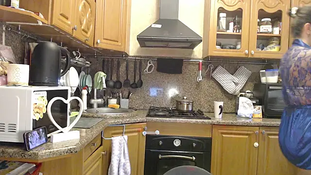 LizaCakes online show from September 24, 2025, 2:23 pm