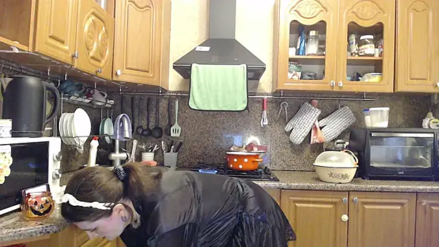 LizaCakes online show from October 16, 2025, 12:24 pm