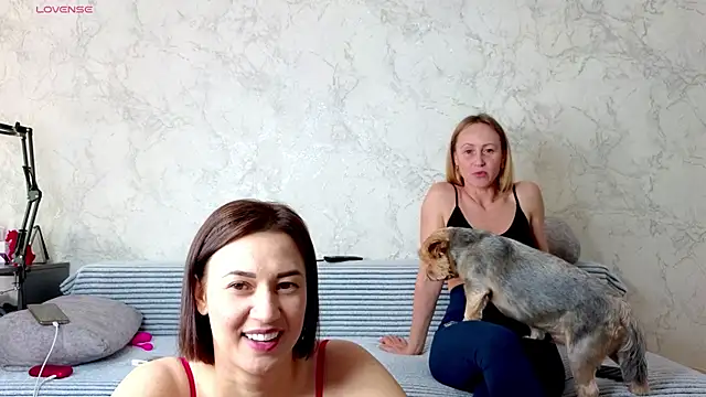 sweeetgirls2021 online show from May 10, 2026, 3:10 am
