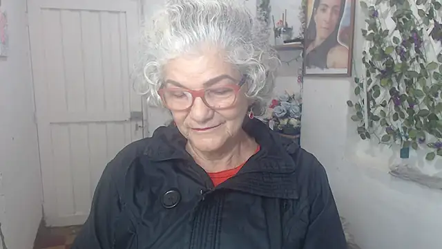Snapshot of FunnyGrandma chatting on October 16, 2025, 2:09 am FunnyGrandma online show from October 16, 2025, 2:09 am