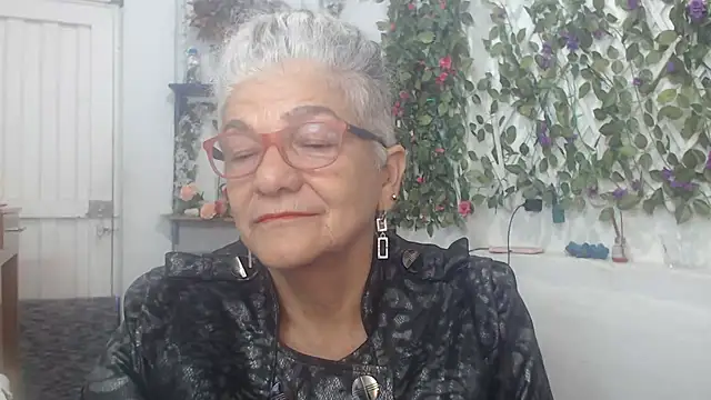 Snapshot of FunnyGrandma chatting on February 12, 2025, 1:41 am FunnyGrandma online show from February 12, 2025, 1:41 am