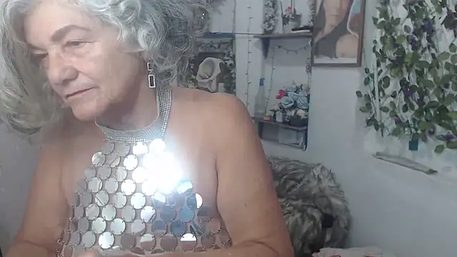 Snapshot of FunnyGrandma chatting on October 7, 2025, 9:16 pm FunnyGrandma online show from October 7, 2025, 9:16 pm