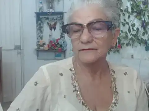 Snapshot of FunnyGrandma chatting on February 2, 2025, 12:09 am FunnyGrandma online show from February 2, 2025, 12:09 am