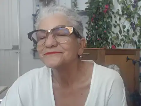 Snapshot of FunnyGrandma chatting on January 27, 2025, 9:33 pm FunnyGrandma online show from January 27, 2025, 9:33 pm