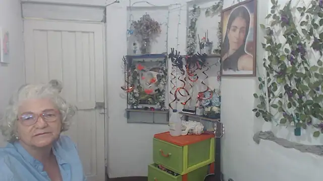 FunnyGrandma online show from October 22, 2025, 2:33 am