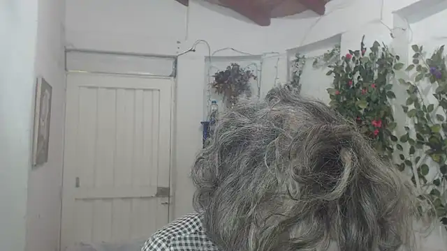 Snapshot of FunnyGrandma chatting on February 19, 2025, 1:29 am FunnyGrandma online show from February 19, 2025, 1:29 am