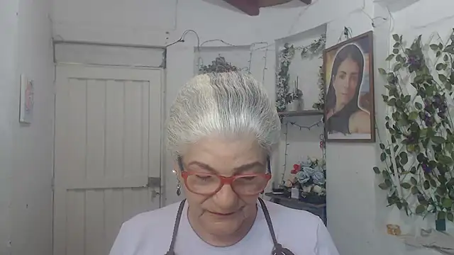 Snapshot of FunnyGrandma chatting on September 21, 2025, 11:21 pm FunnyGrandma online show from September 21, 2025, 11:21 pm