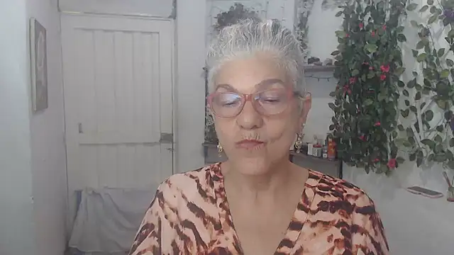 Snapshot of FunnyGrandma chatting on February 18, 2025, 1:54 am FunnyGrandma online show from February 18, 2025, 1:54 am