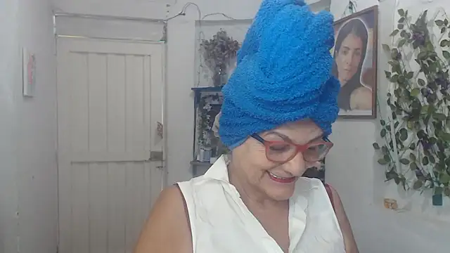 Snapshot of FunnyGrandma chatting on September 19, 2025, 9:41 pm FunnyGrandma online show from September 19, 2025, 9:41 pm