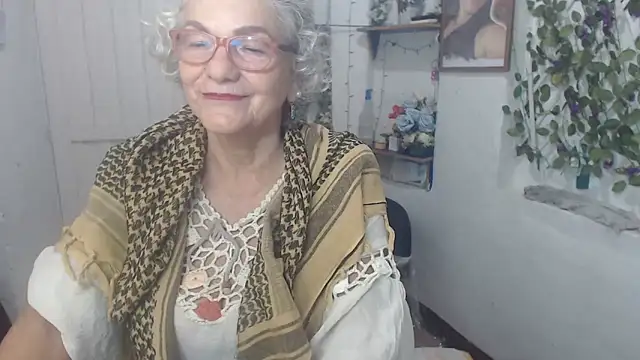 Snapshot of FunnyGrandma chatting on October 5, 2025, 3:30 am FunnyGrandma online show from October 5, 2025, 3:30 am