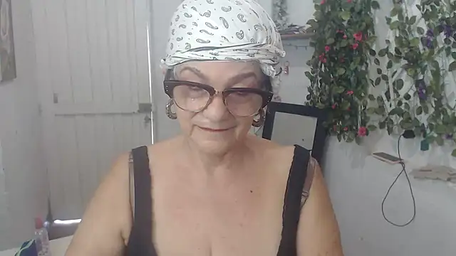 Snapshot of FunnyGrandma chatting on March 19, 2025, 5:50 pm FunnyGrandma online show from March 19, 2025, 5:50 pm