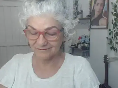 Snapshot of FunnyGrandma chatting on September 10, 2025, 1:26 am FunnyGrandma online show from September 10, 2025, 1:26 am