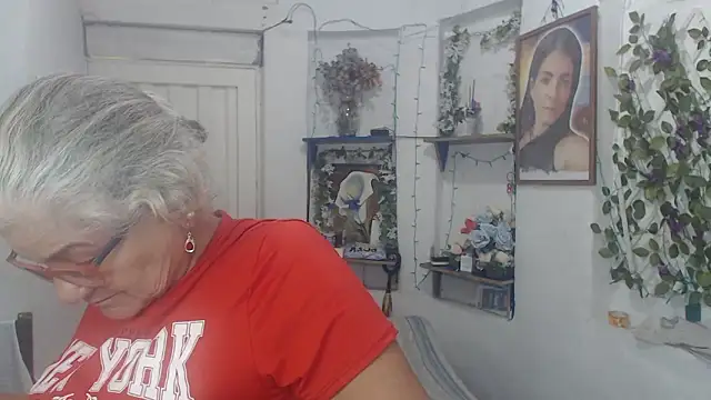 Snapshot of FunnyGrandma chatting on September 21, 2025, 1:33 am FunnyGrandma online show from September 21, 2025, 1:33 am