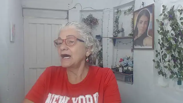 Snapshot of FunnyGrandma chatting on September 19, 2025, 2:15 am FunnyGrandma online show from September 19, 2025, 2:15 am