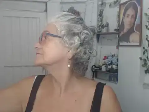 Snapshot of FunnyGrandma chatting on September 14, 2025, 11:16 pm FunnyGrandma online show from September 14, 2025, 11:16 pm