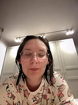 Snapshot of The_Snowwhitee chatting on October 4, 2025, 6:20 pm The Snowwhitee online show from October 4, 2025, 6:20 pm