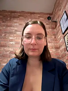 Snapshot of The_Snowwhitee chatting on October 22, 2025, 8:30 pm The Snowwhitee online show from October 22, 2025, 8:30 pm