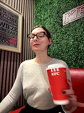 Snapshot of The_Snowwhitee chatting on January 11, 2026, 9:05 am The Snowwhitee online show from January 11, 2026, 9:05 am