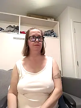 SweetandNaughty1 online show from January 8, 2026, 8:37 pm