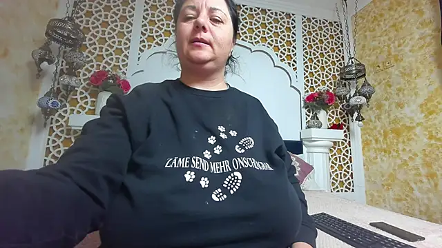 Snapshot of AleshaArabian chatting on December 15, 2025, 5:13 am AleshaArabian online show from December 15, 2025, 5:13 am