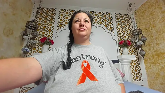 Snapshot of AleshaArabian chatting on November 24, 2025, 5:29 am AleshaArabian online show from November 24, 2025, 5:29 am