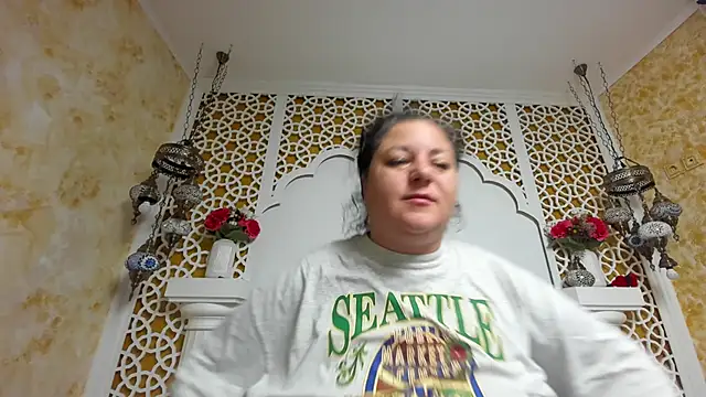 Snapshot of AleshaArabian chatting on December 5, 2025, 5:17 am AleshaArabian online show from December 5, 2025, 5:17 am