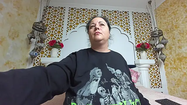 Snapshot of AleshaArabian chatting on November 6, 2025, 5:11 am AleshaArabian online show from November 6, 2025, 5:11 am