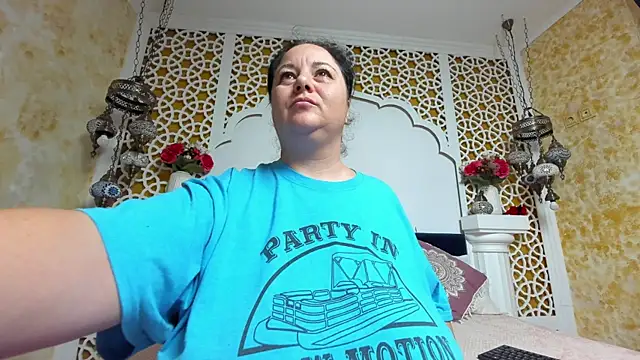 Snapshot of AleshaArabian chatting on December 16, 2025, 5:33 am AleshaArabian online show from December 16, 2025, 5:33 am