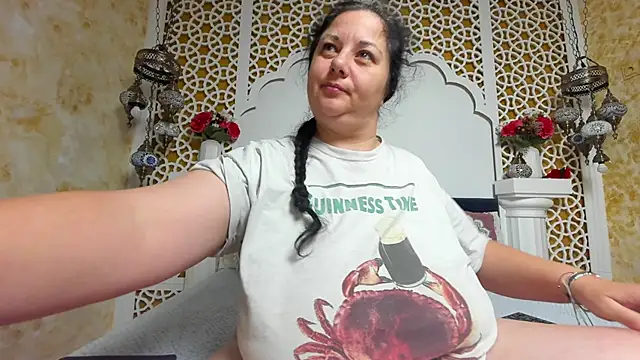 Snapshot of AleshaArabian chatting on December 2, 2025, 5:09 am AleshaArabian online show from December 2, 2025, 5:09 am