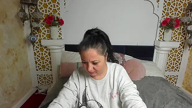 Snapshot of AleshaArabian chatting on October 25, 2025, 4:22 am AleshaArabian online show from October 25, 2025, 4:22 am