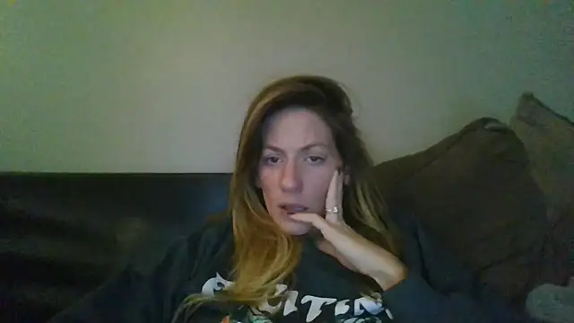 Snapshot of Rhodesxox chatting on November 16, 2025, 11:30 pm Rhodesxox online show from November 16, 2025, 11:30 pm