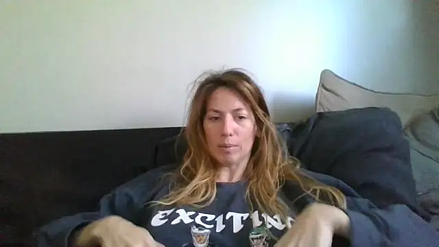 Snapshot of Rhodesxox chatting on November 17, 2025, 7:18 pm Rhodesxox online show from November 17, 2025, 7:18 pm