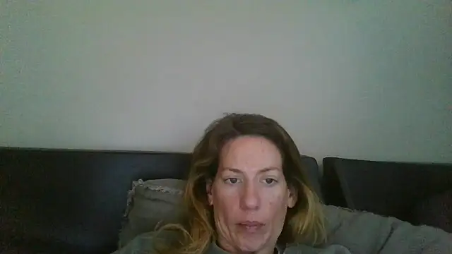 Snapshot of Rhodesxox chatting on November 5, 2025, 6:00 pm Rhodesxox online show from November 5, 2025, 6:00 pm