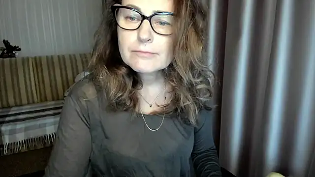 lauraoven online show from December 17, 2025, 7:35 am