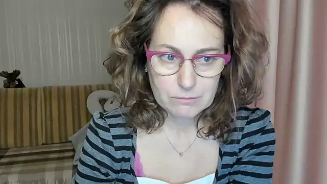 lauraoven online show from March 18, 2025, 9:34 am