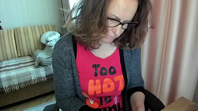 lauraoven online show from May 16, 2026, 3:22 pm