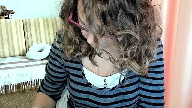 lauraoven online show from October 20, 2025, 6:59 am