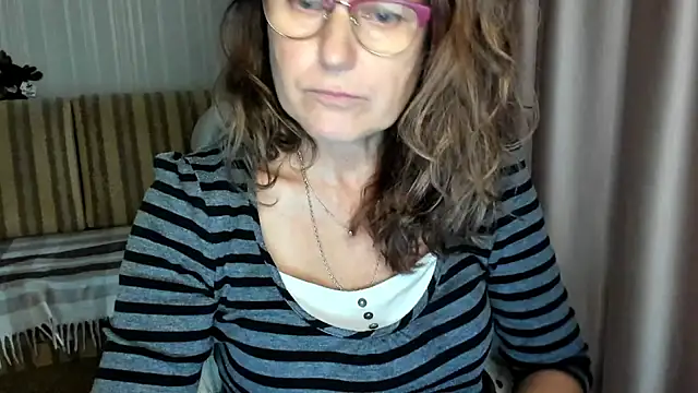 lauraoven online show from October 22, 2025, 1:43 pm