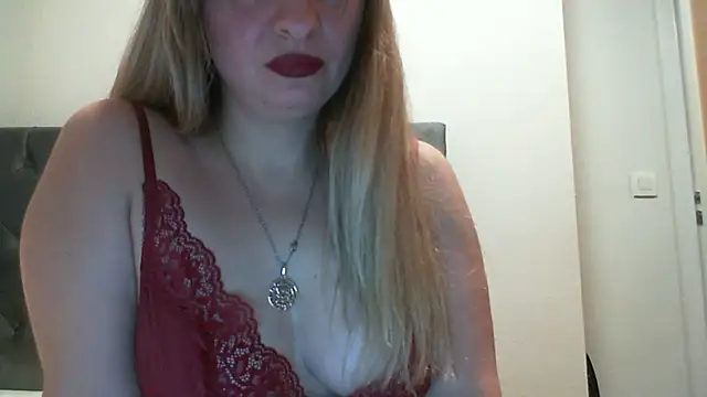 SusanCurt online show from November 26, 2025, 7:03 pm