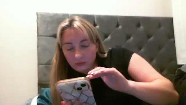 Snapshot of SusanCurt chatting on October 18, 2025, 6:43 pm SusanCurt online show from October 18, 2025, 6:43 pm