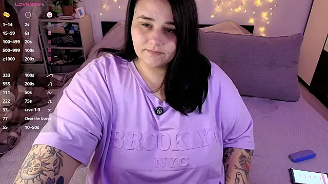 naughtykiss online show from April 9, 2026, 4:25 am