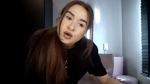 Snapshot of avajade chatting on February 4, 2026, 11:38 am avajade online show from February 4, 2026, 11:38 am